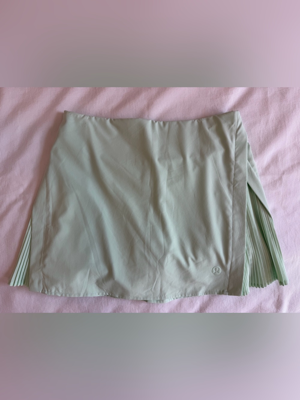 Lululemon Mint Green Skirt with Side Mini Pleats Size 6